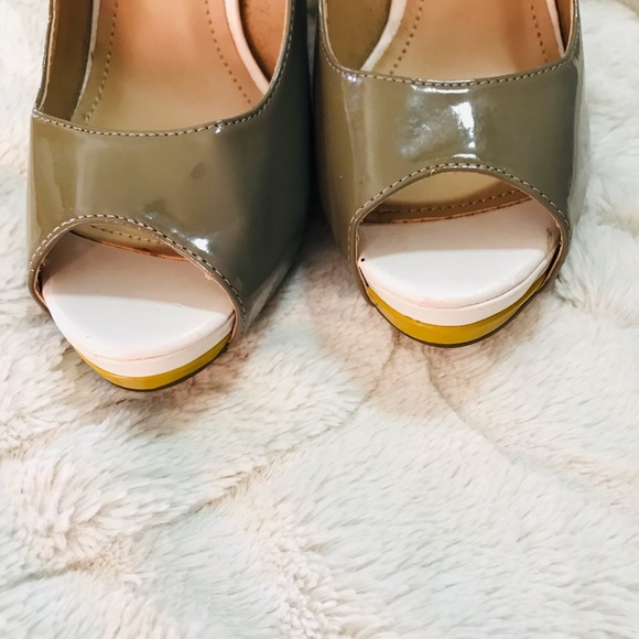 Steve Madden grey yellow heels 9 - Picture 4 of 10